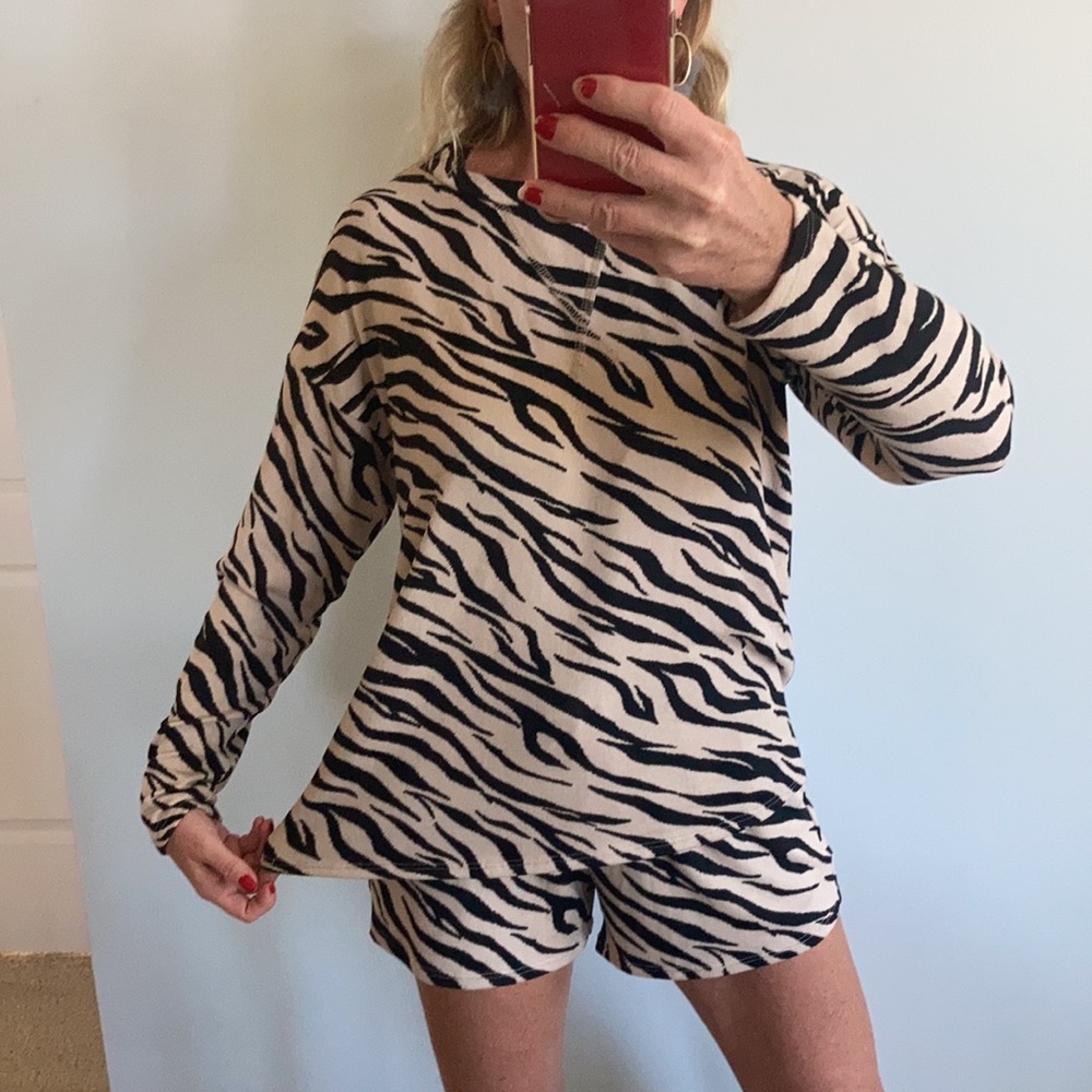 Animal Print 2 Piece Lounge Set - Picture 5 of 9